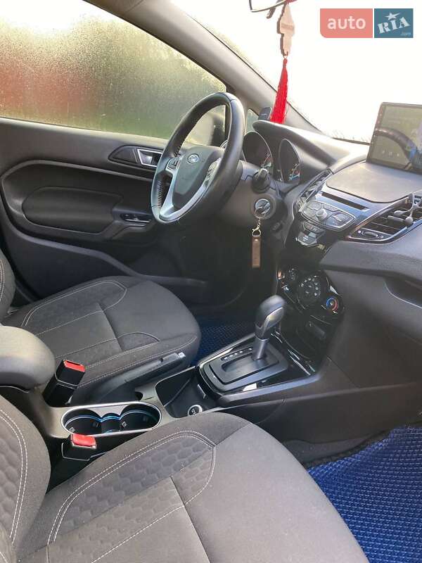 Хетчбек Ford Fiesta 2015 в Любомлі