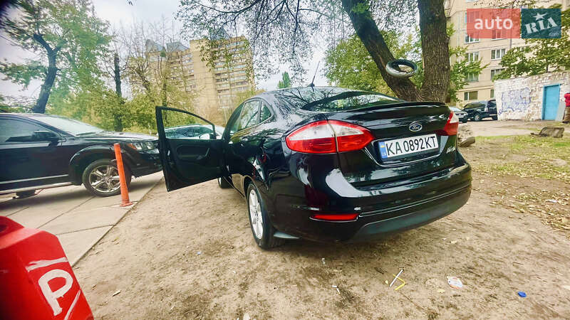 Седан Ford Fiesta 2017 в Киеве