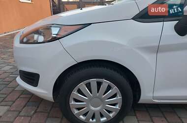 Седан Ford Fiesta 2015 в 
