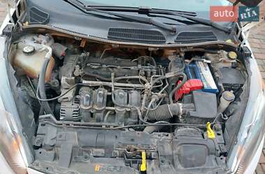 Седан Ford Fiesta 2015 в 