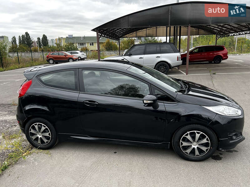 Хэтчбек Ford Fiesta 2013 в Киеве
