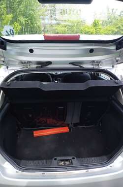Хэтчбек Ford Fiesta 2010 в 