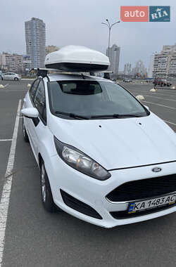 Хэтчбек Ford Fiesta 2016 в 