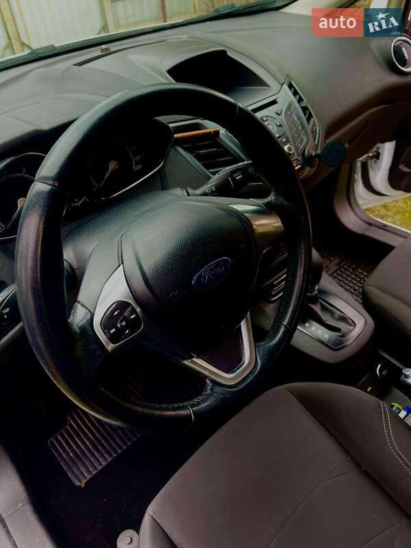 Хэтчбек Ford Fiesta 2016 в Киеве фото 9 Хэтчбек Ford Fiesta 2016 в Киеве