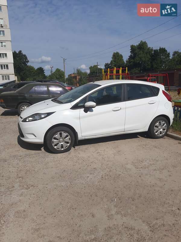 Хетчбек Ford Fiesta 2010 в Чернігові