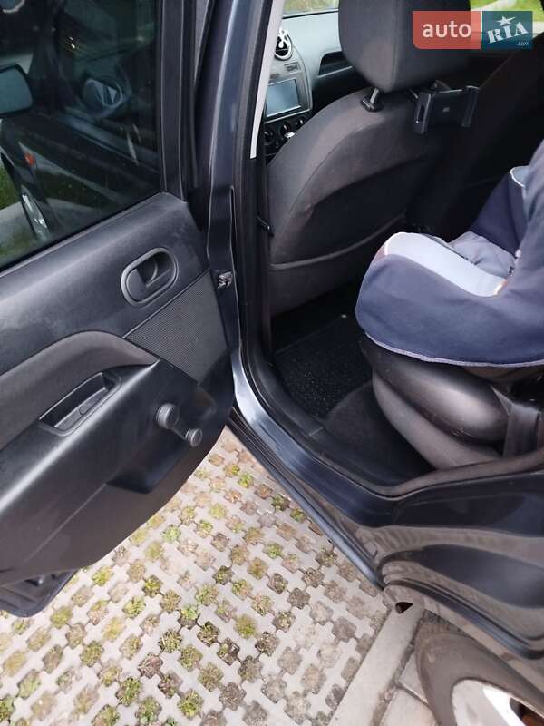 Хэтчбек Ford Fiesta 2008 в Львове