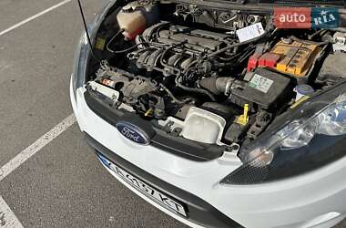 Хэтчбек Ford Fiesta 2012 в 