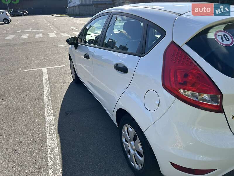 Хэтчбек Ford Fiesta 2012 в Киеве