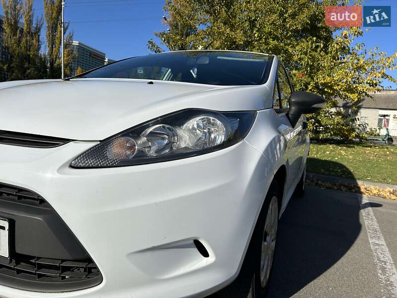 Хэтчбек Ford Fiesta 2012 в Киеве