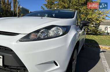 Хэтчбек Ford Fiesta 2012 в 