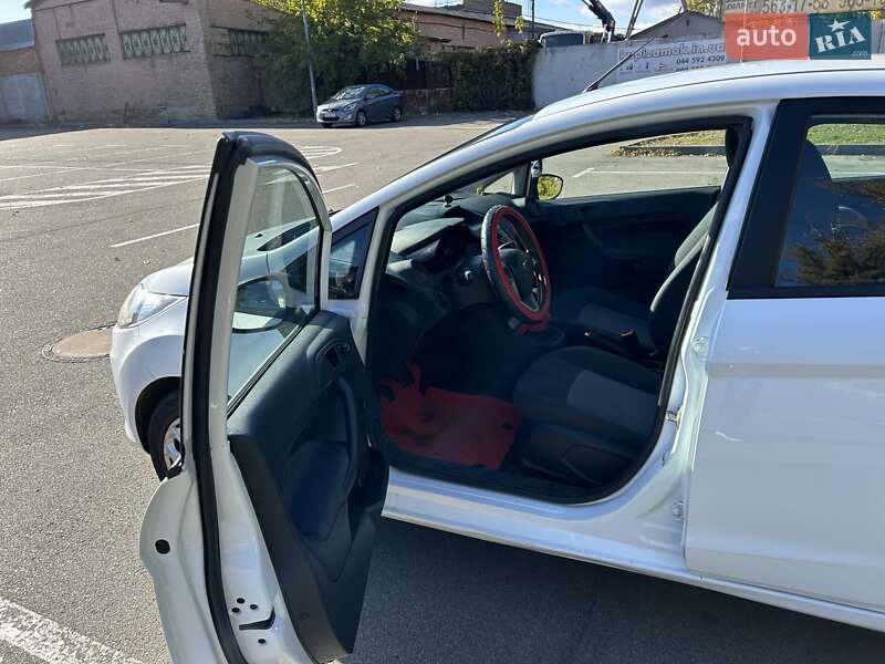 Хэтчбек Ford Fiesta 2012 в Киеве
