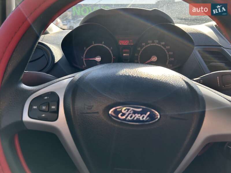 Хэтчбек Ford Fiesta 2012 в Киеве