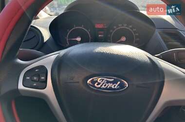 Хэтчбек Ford Fiesta 2012 в 