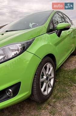 Седан Ford Fiesta 2014 в Чернигове