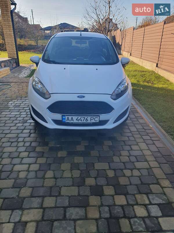 Хэтчбек Ford Fiesta 2016 в Луцке
