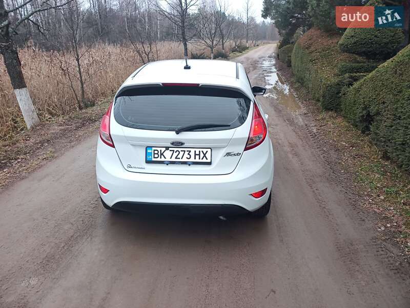Хэтчбек Ford Fiesta 2017 в Сарнах