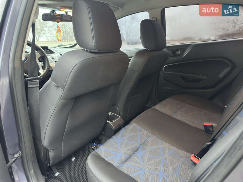 Седан Ford Fiesta 2012 в Ржищеве