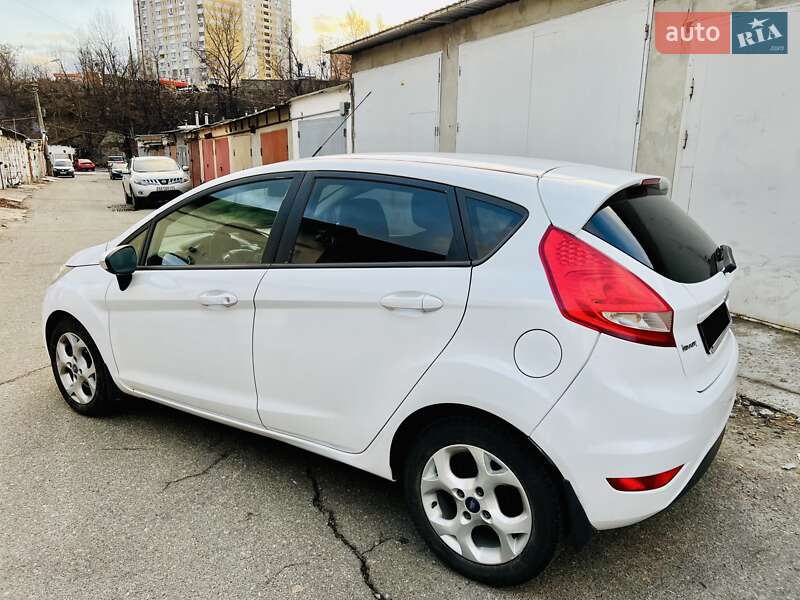 Хетчбек Ford Fiesta 2011 в Києві