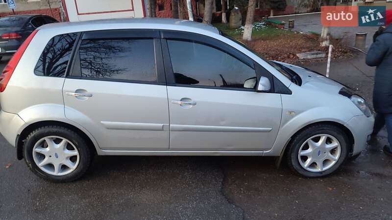 Хэтчбек Ford Fiesta 2007 в Глыбокой