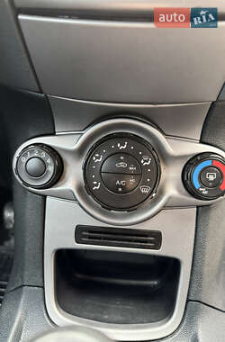 Хэтчбек Ford Fiesta 2010 в 