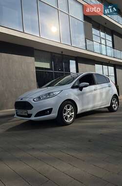 Хетчбек Ford Fiesta 2015 в Ужгороді