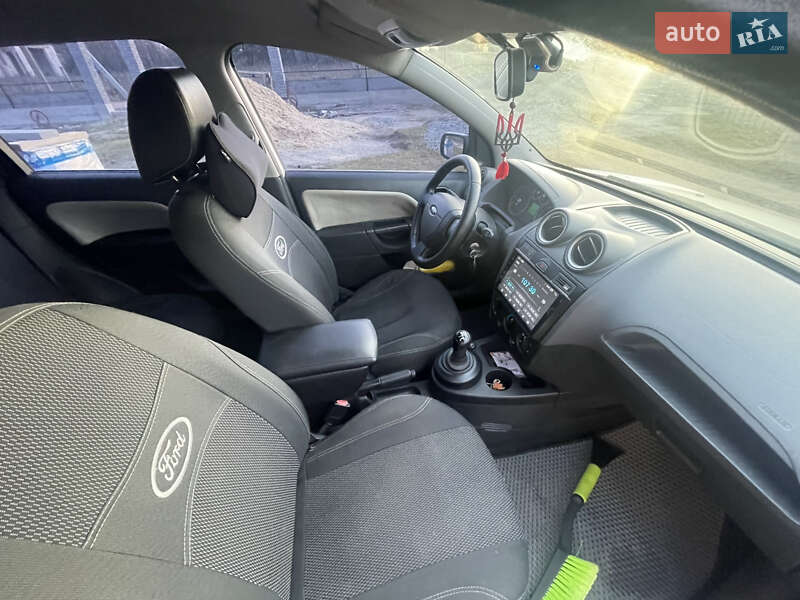 Хэтчбек Ford Fiesta 2006 в Житомире