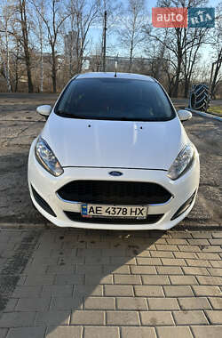 Хэтчбек Ford Fiesta 2016 в Пятихатках