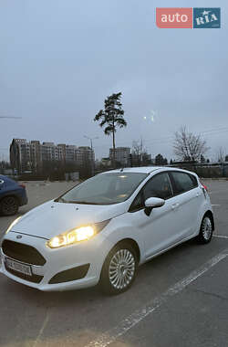 Хэтчбек Ford Fiesta 2016 в 