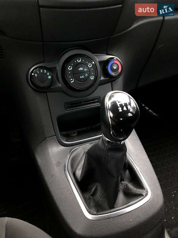 Хэтчбек Ford Fiesta 2013 в Киеве