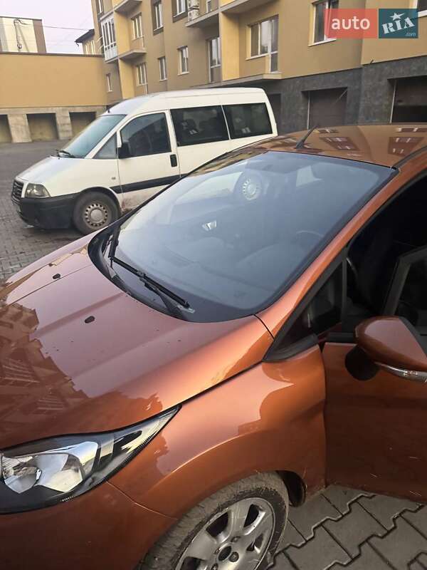 Хэтчбек Ford Fiesta 2013 в Черновцах