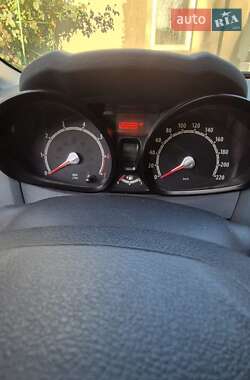 Хэтчбек Ford Fiesta 2010 в 