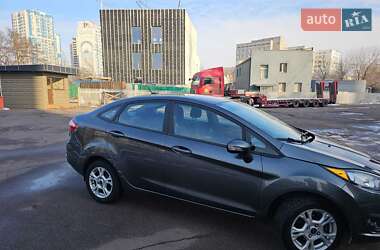 Седан Ford Fiesta 2016 в Киеве