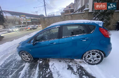 Хетчбек Ford Fiesta 2014 в Білій