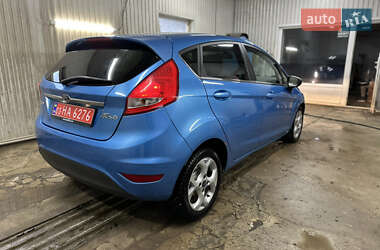 Хэтчбек Ford Fiesta 2010 в Почаеве