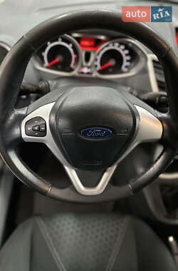 Хэтчбек Ford Fiesta 2010 в Почаеве