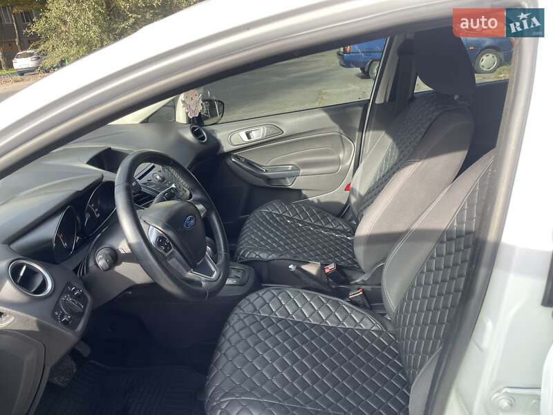 Хетчбек Ford Fiesta 2014 в Дніпрі