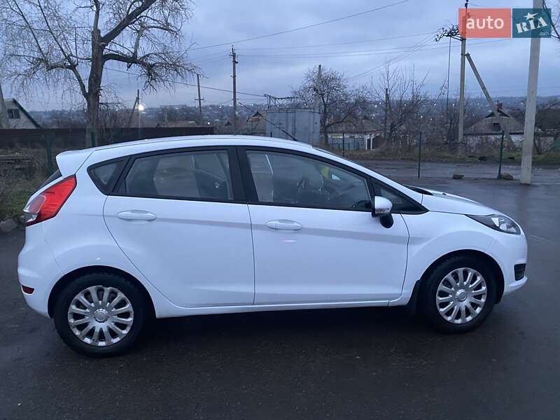 Хэтчбек Ford Fiesta 2016 в Первомайске