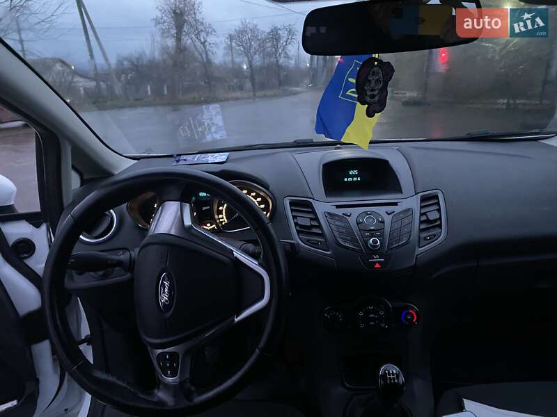 Хэтчбек Ford Fiesta 2016 в Первомайске