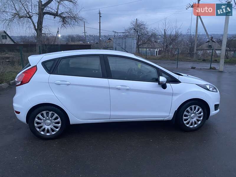 Хэтчбек Ford Fiesta 2016 в Первомайске