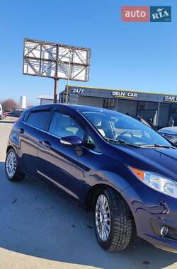 Хэтчбек Ford Fiesta 2016 в 
