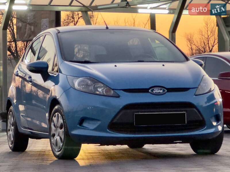 Хэтчбек Ford Fiesta 2011 в 