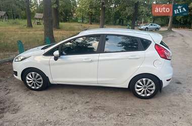 Хетчбек Ford Fiesta 2016 в Києві