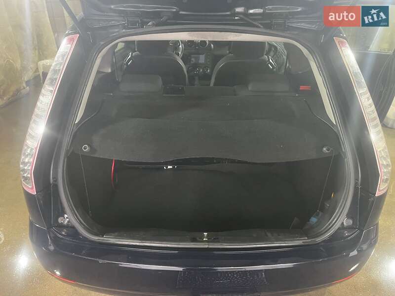 Хэтчбек Ford Fiesta 2004 в Киеве фото 3 Хэтчбек Ford Fiesta 2004 в Киеве