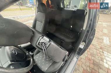 Хэтчбек Ford Fiesta 2004 в 