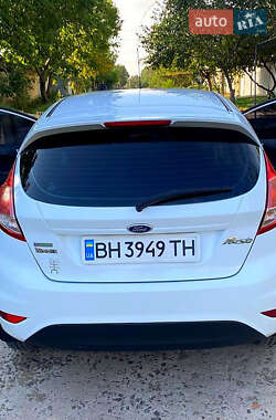 Хэтчбек Ford Fiesta 2015 в 