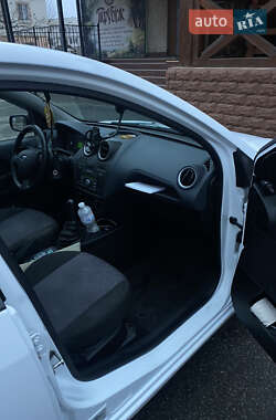 Хэтчбек Ford Fiesta 2006 в 