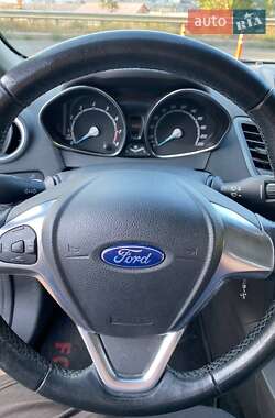 Хетчбек Ford Fiesta 2016 в Києві