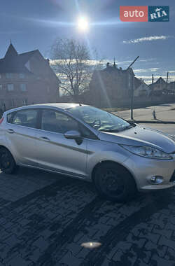 Хэтчбек Ford Fiesta 2012 в Черновцах