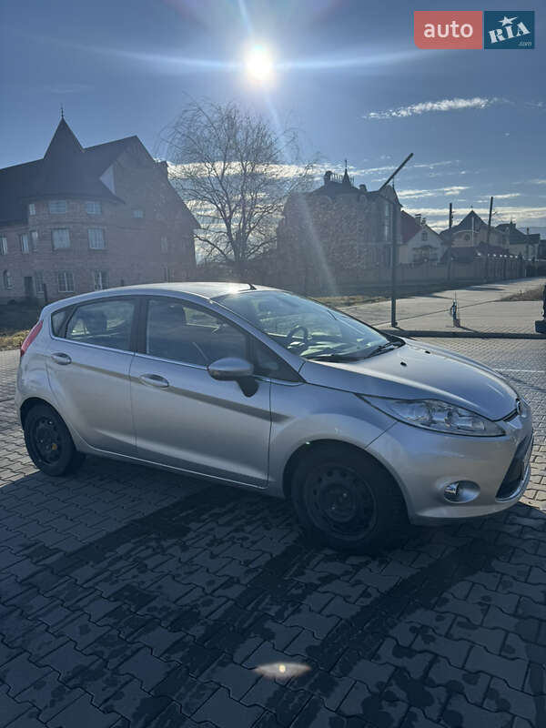 Хэтчбек Ford Fiesta 2012 в Черновцах фото 2 Хэтчбек Ford Fiesta 2012 в Черновцах