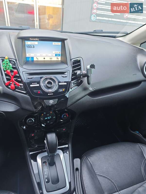 Седан Ford Fiesta 2015 в Львове